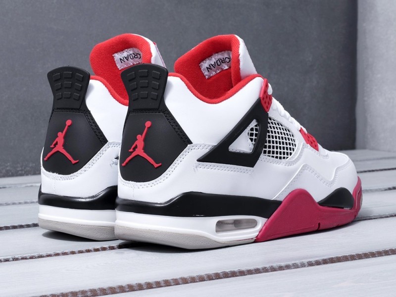 Air Jordan 4 Retro Varsity Red Black